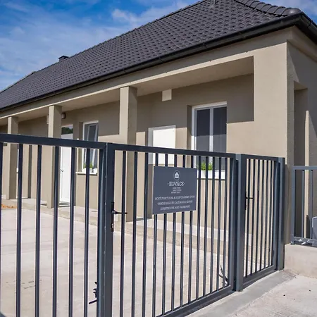 Kovacs Hostovsky Dom Vendeghaz *